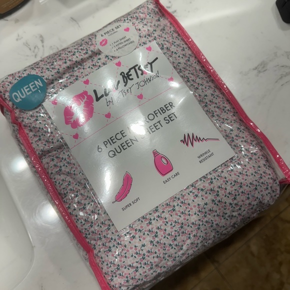 Betsey Johnson Other - Betsey Johnson Pink Floral Queen Sheet Set